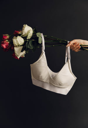 Lunnie bra in cream hanging on flowers